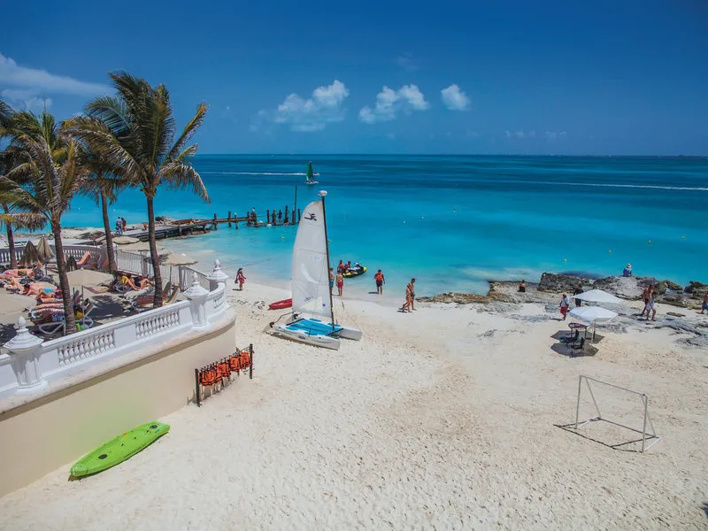 Infinity bazen s pogledom na turkizno Karibsko morje