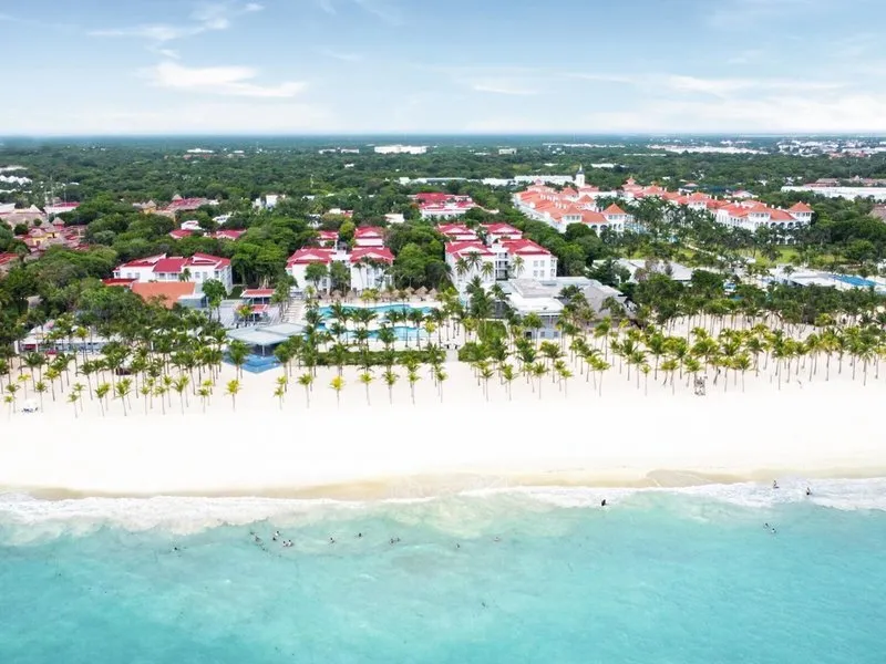 Zračni posnetek resorta Riu Yucatan ob turkiznem morju